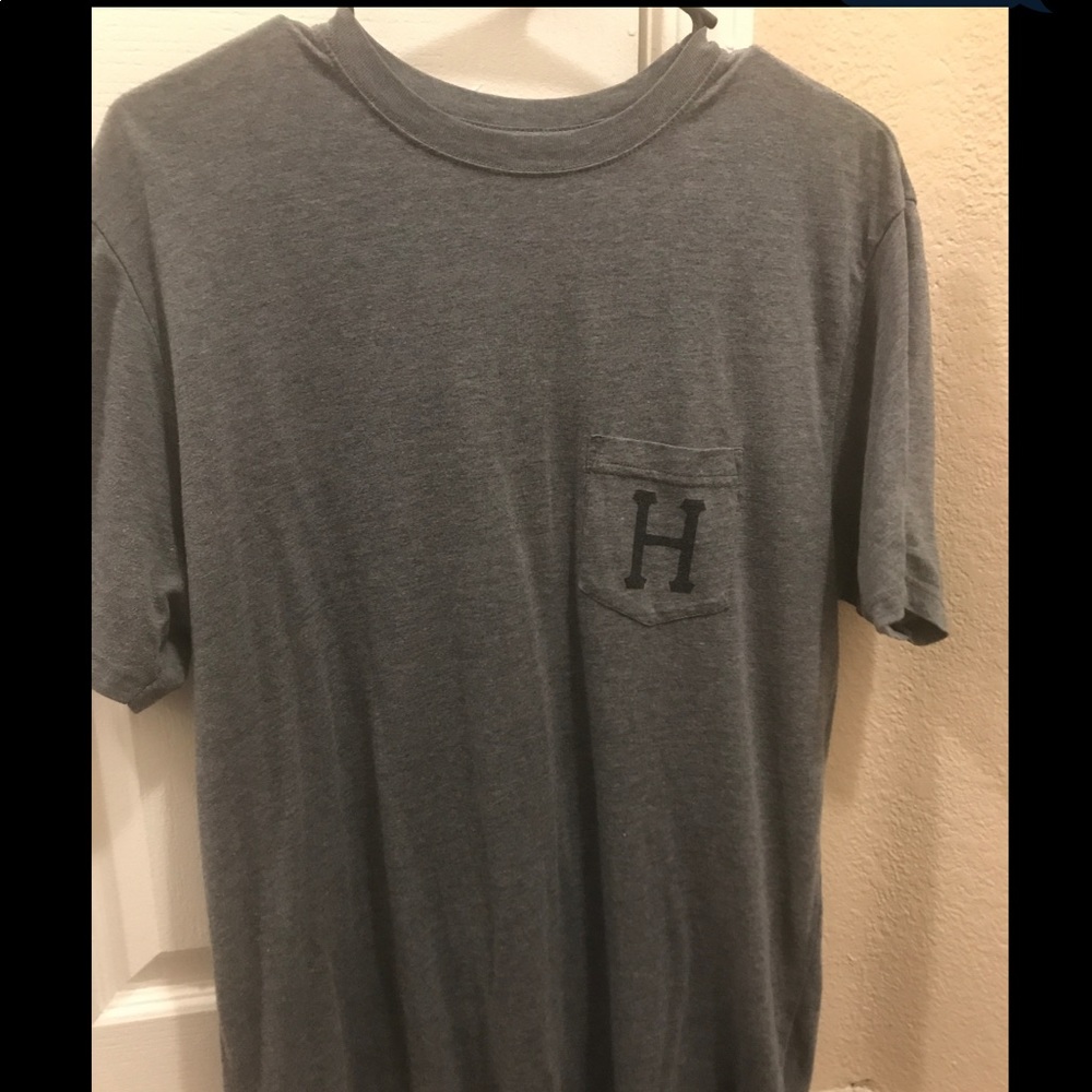 H men’s shirt